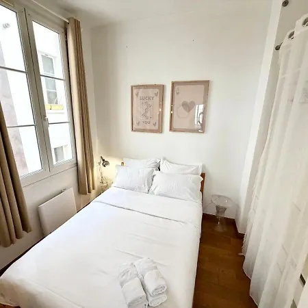 Charming Parisian 2 Apartment *