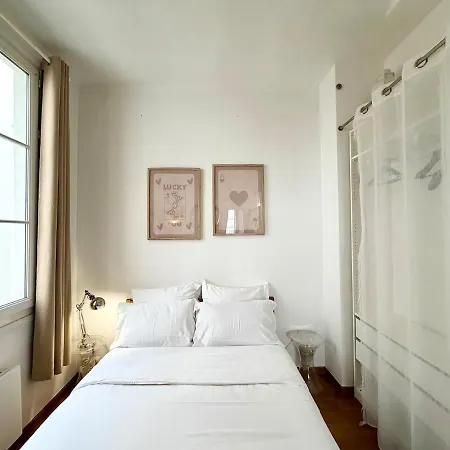 Charming Parisian 2 Apartment *